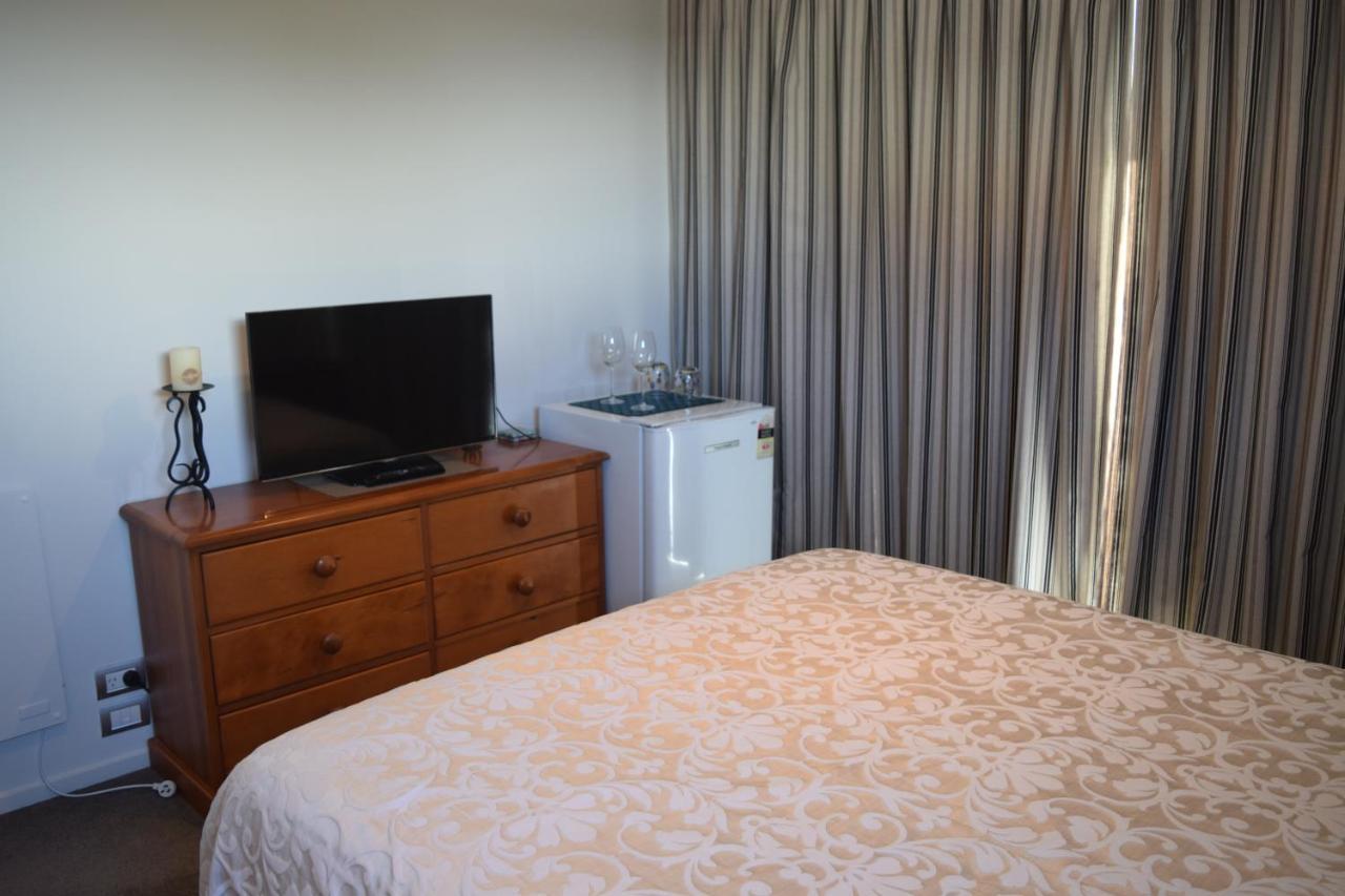 Bed & Breakfast In The Heart Of Fendalton Christchurch Exterior photo