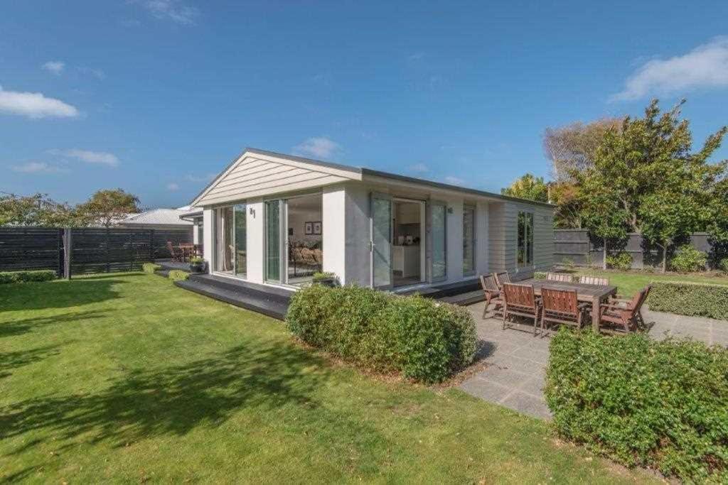 Bed & Breakfast In The Heart Of Fendalton Christchurch Exterior photo